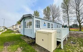 Beautiful Caravan With Decking At Southview Holiday Park Ref 33012Cl